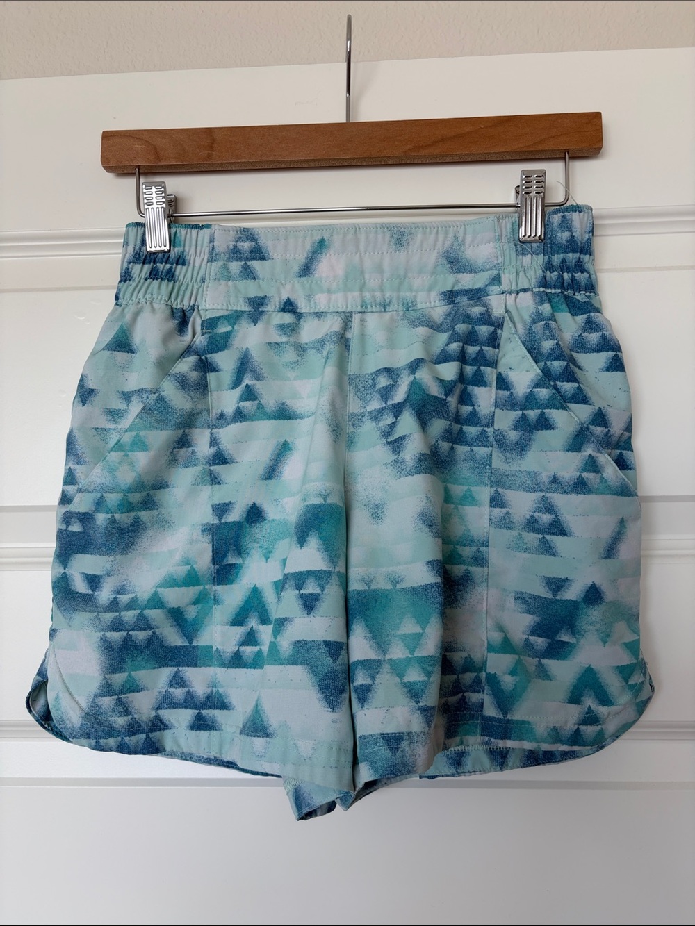 Columbia Aqua Teal Geometric Athletic Shorts